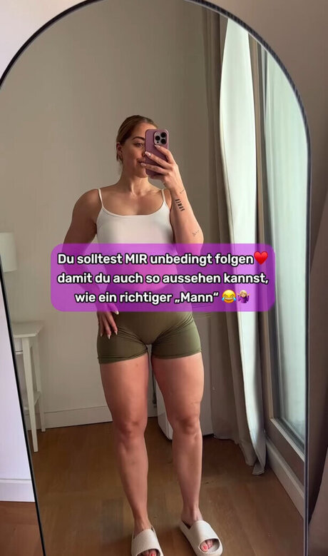 Lisa Marie Wohlmuth perfekte schöne bild