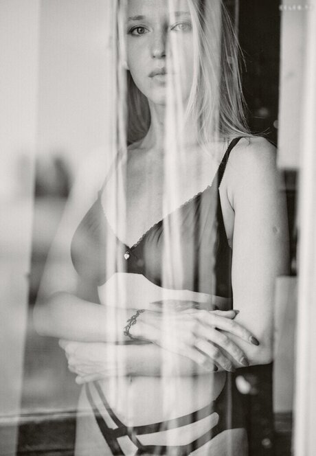 Natalie Avo_ schauspielerin exklusive foto