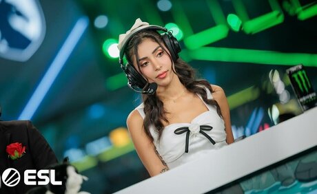 Mira Ephey Riad porno akt bild