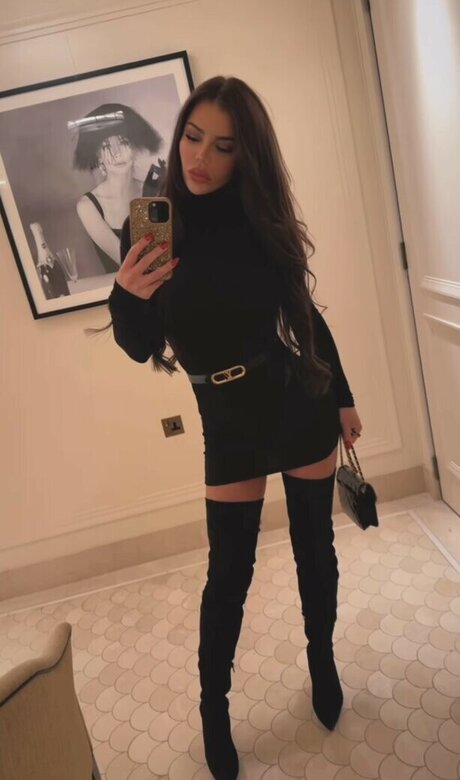 heiße ebenholz-onlyfans akt bilder