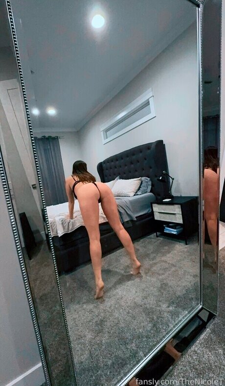 The Nicole T model xxx bild