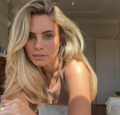 Peyton Cole model kunst archiv