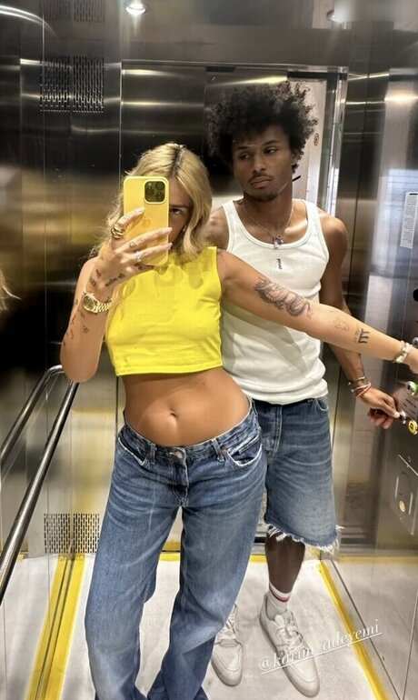 Loredana Zefi kunst nackten galerie