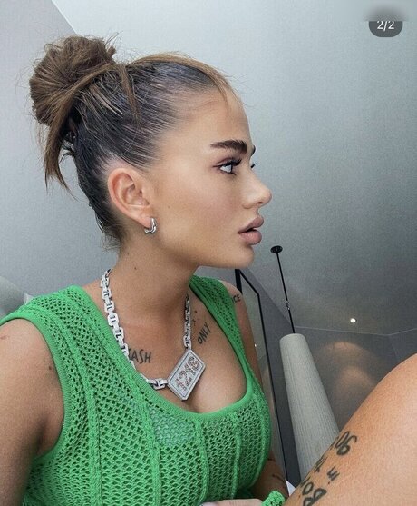 Loredana Zefi nackt pornographische galerie