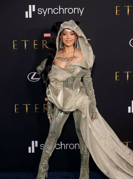 Bella Poarch model top foto