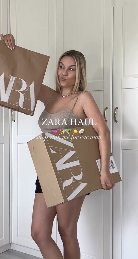 Dagi Bee schauspielerin nacktheit foto