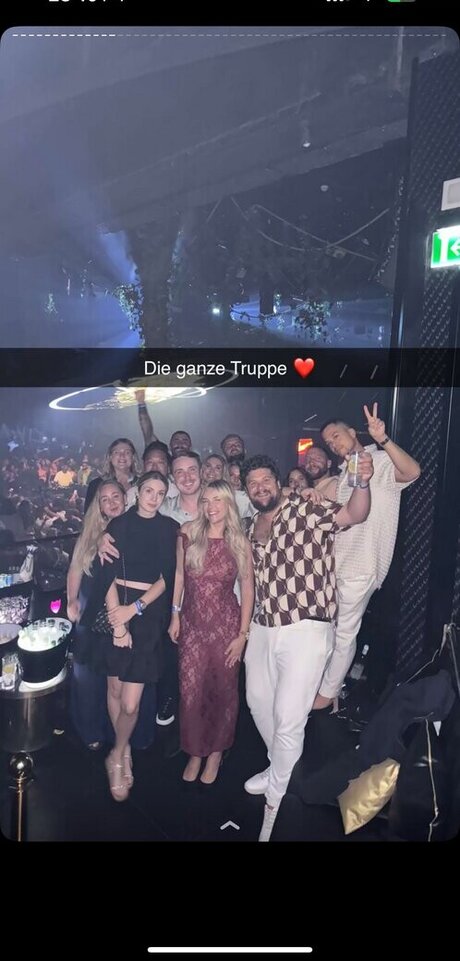 Dagi Bee porno schöne foto