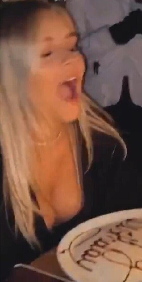 Dagi Bee heiße sexy galerien