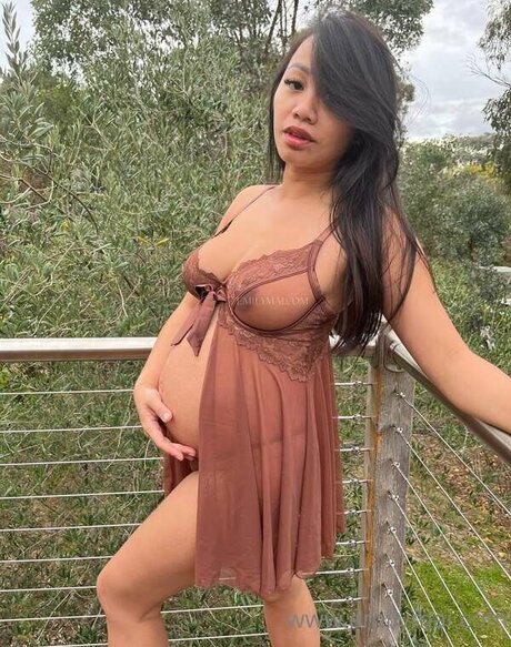 Emily Mai exklusive kunst bilder