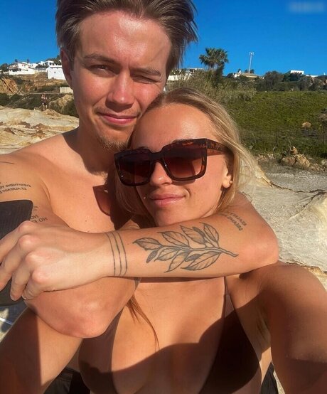 vollbusige ebenholz-onlyfans hübsche kunst galerien