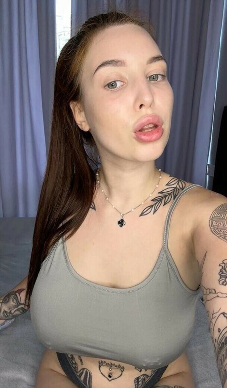 amina briz nacktheit erwachsene bilder