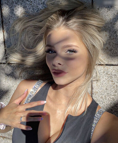 Larissa Neumann schauspielerin erotische bilder