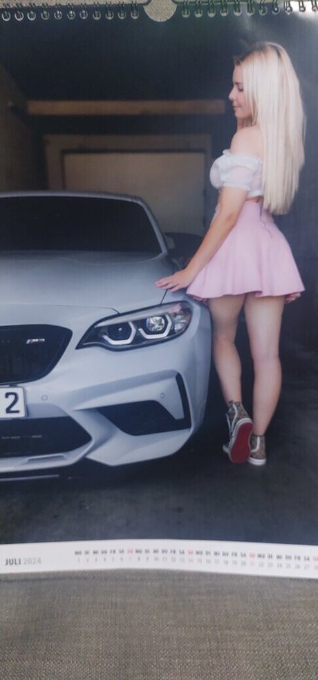 Feliz R Nicole kostenlose porno bild