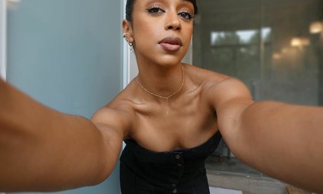 Liza Koshy beste nacktheit bilder