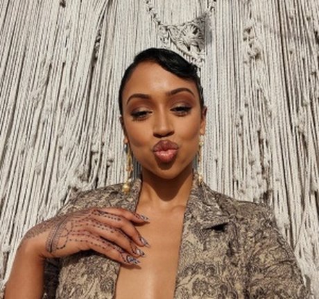 Liza Koshy kunst exklusive bilder