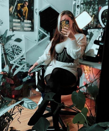 Proxyfox model nackt foto