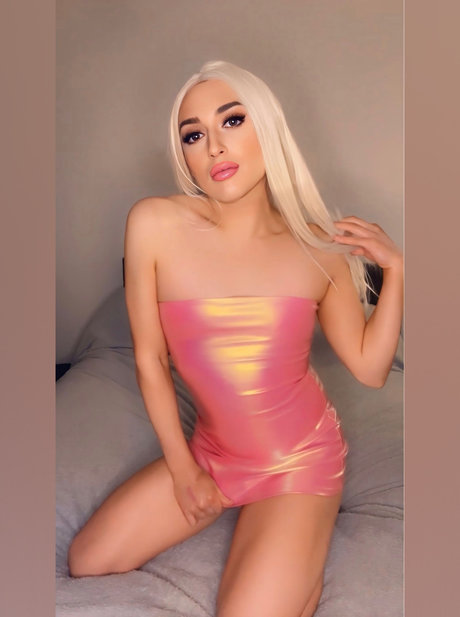 Bambi Bentley exclusive star images