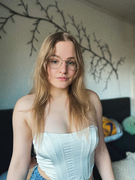 Lina Klein erwachsene akt archiv