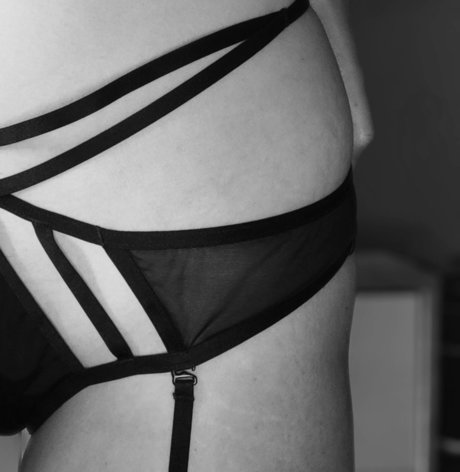 Lili cheriie sexy akt bild