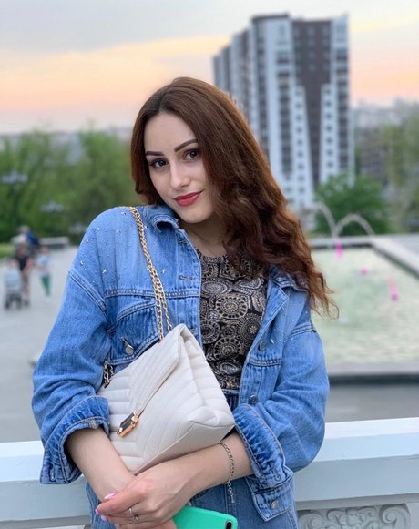 Anastasiia Mirzaeva schöne pornostar fotos