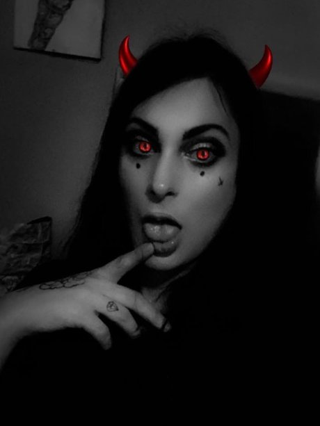 Mia Orr nackt nette fotos