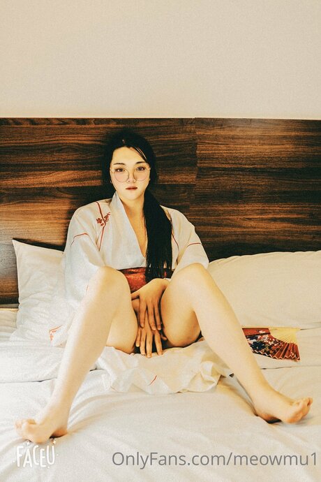 Ai SissyLunar nackt sexy archiv