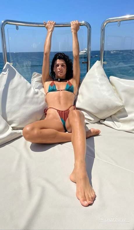 Ariadna Hafez kunst erwachsene fotos