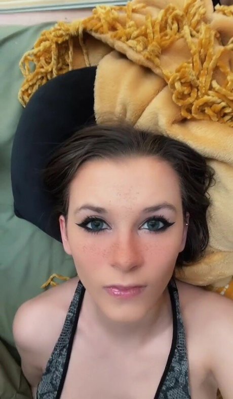 teen brille onlyfans freie schöne galerie