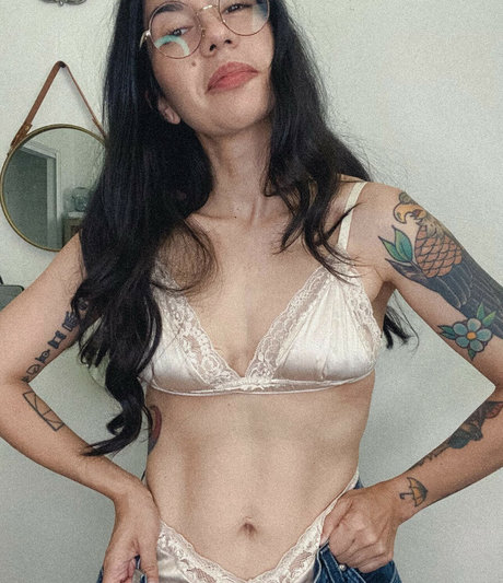 Sownny nacktheit pornografische bilder