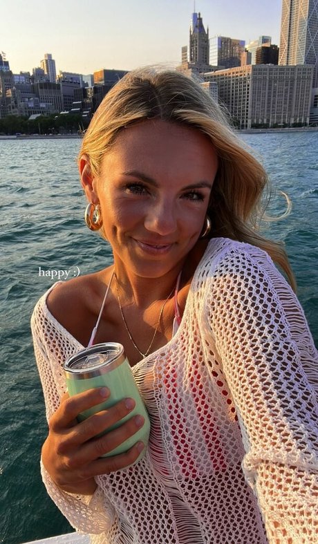 Annie Agar model nackte archiv