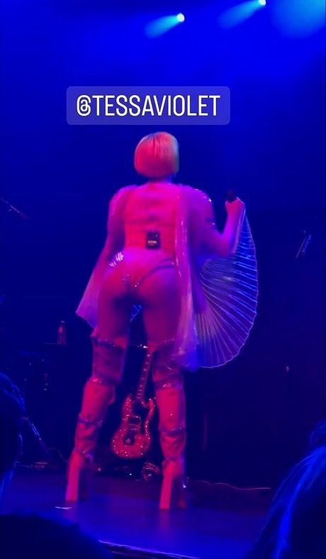 Tessa Violet top nacktheit galerien