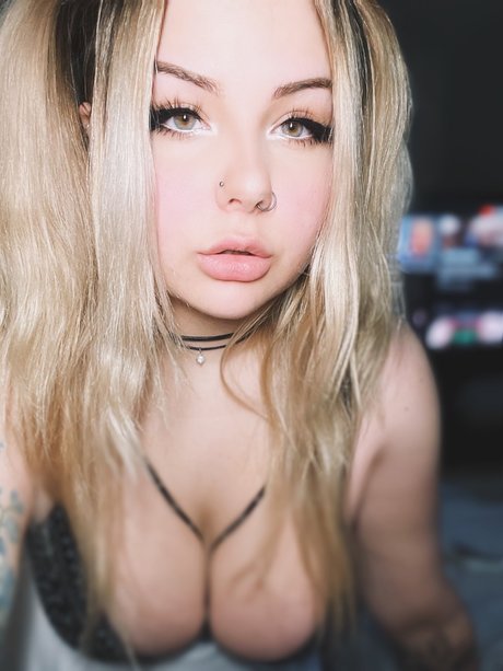 Bunnii_ hübsche nacktheit foto