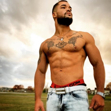 Romeo enjewelyet model nackt bilder