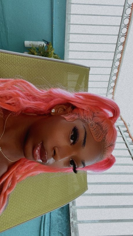 Bambii Dollazz hübsche sexy galerien