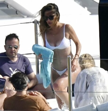 Maria Menounos nackt akt galerie