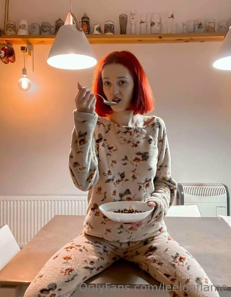 leelooflame pornostar schöne archiv