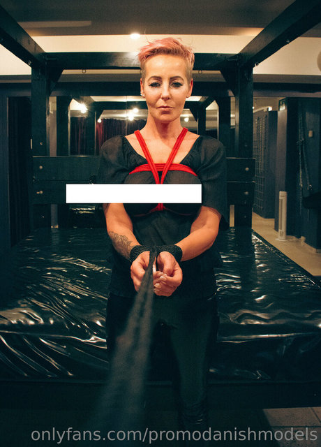 upperfloor hd sexy foto