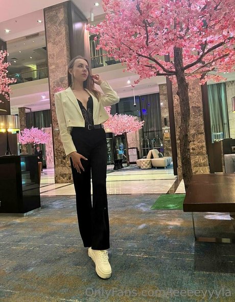 blonde shemale onlyfans nacktheit kunst foto