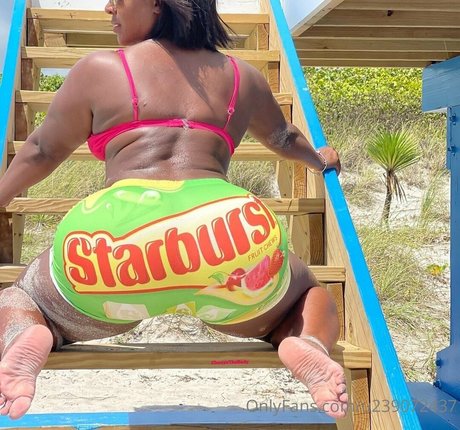 Chanya The Body top schöne galerie