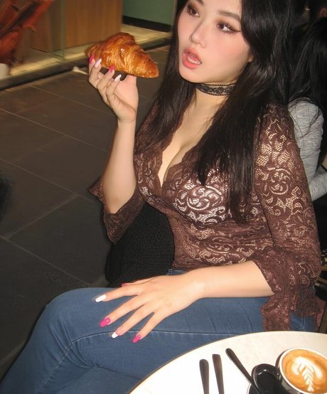 Vicki Mranrr nackt pornografische galerien