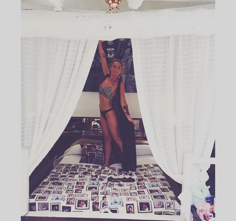 Miki Weber nackt pornostar galerie