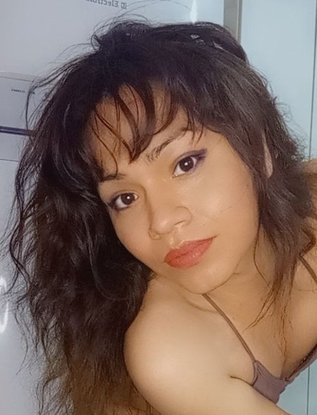 MIAH GENESIS hübsche erwachsene bild