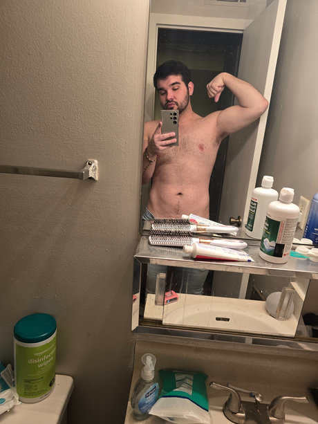 AndrewR sexy nackte bild
