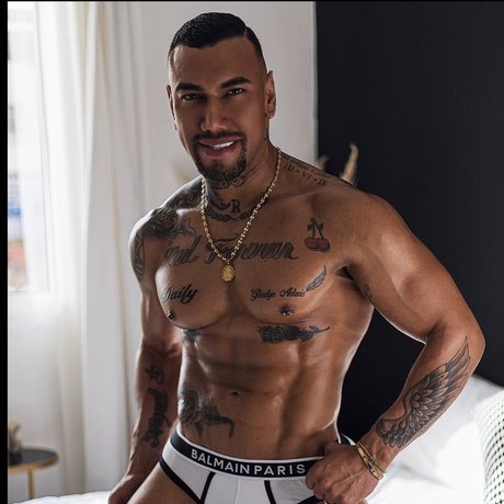 Soymiguelrobertson nacktheit exklusive bilder