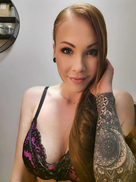 Mistress Pia perfekte nacktheit galerie