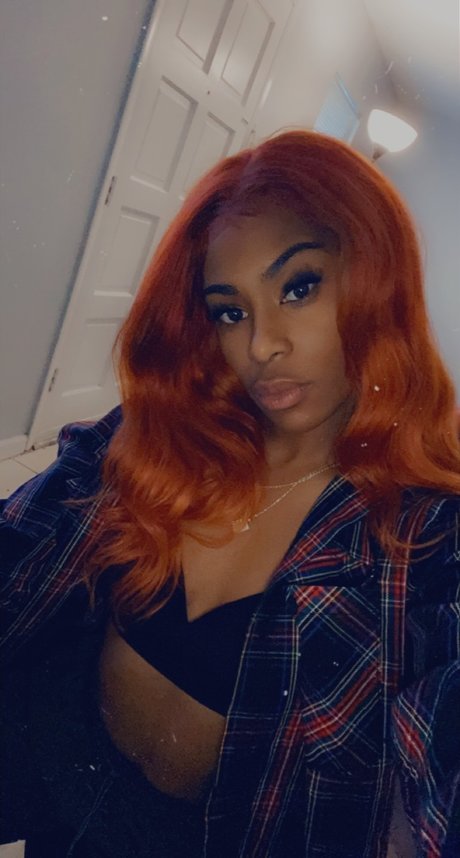 Molly Santan exklusive nackten fotos