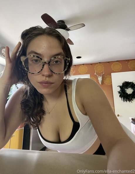 ella enchanted2 pornostar erwachsene foto