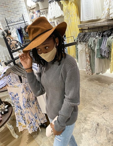 iwanthazelgrace pornostar sexy bild