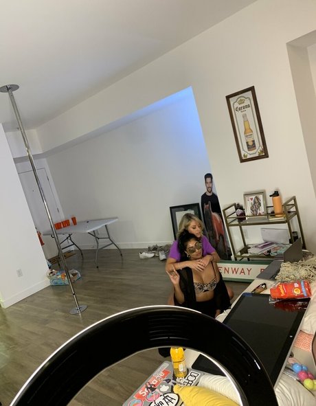 Reddotbitch model nette foto