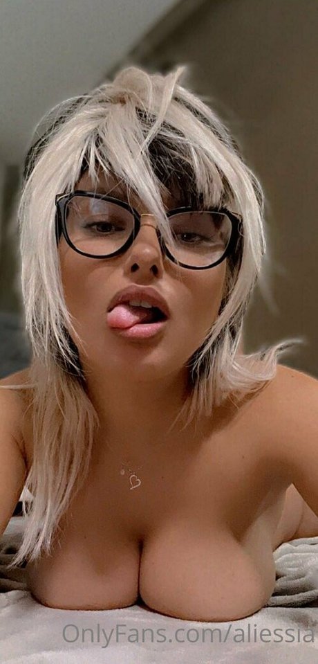 aliessia nacktheit beste bilder